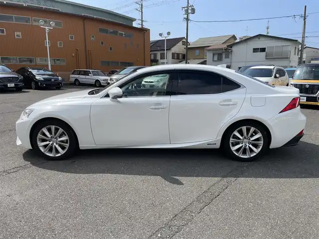 レクサス ＩＳ 300h バージョンL 山形県 2013(平25)年 8.6万km ホワイトパールクリスタルシャイン 純正メーカー8インチナビ/（CD/DVD/Bluetooth/フルセグTV）/衝突被害軽減システム/ドライブレコーダー/シートヒーター「D/N席」/エアシート「D/N席」/パワーシート「D/N席」/メモリーシート「D席」/クルーズコントロール/ブラインドスポットモニター/リアロールサンシェード/スマートキー2個/プッシュスタート/バックカメラ/ETC/コーナーセンサー/LEDヘッドライト/オートライト/純正フロアマット/純正17インチAW/新車時保証書/取扱説明書