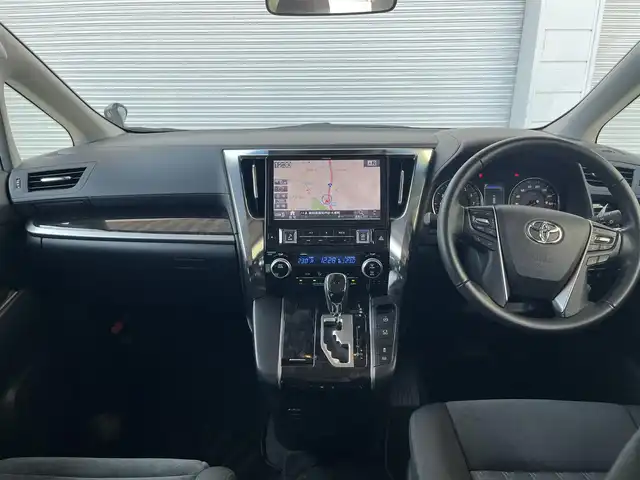 トヨタ アルファード S Aパッケージ 高知県 2019(令1)年 0.7万km ブラック 純正ナビ/　Bluetooth/フルセグ/　CD/DVD/AM/FM/ビルトインETC/両側パワースライドドア/LEDヘッドライト/3列目シート/オットマン/バックカメラ/プッシュスタート/スマートキー/純正18インチアルミホイール/フロアマット/コーナーセンサー/MTモード付AT/オートマチックハイビーム/オートライト/衝突被害軽減システム/盗難防止装置