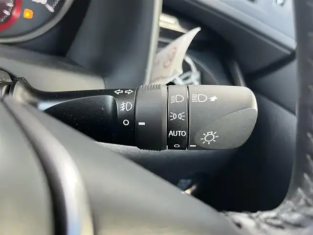 トヨタ アルファード S Aパッケージ 高知県 2019(令1)年 0.7万km ブラック 純正ナビ/　Bluetooth/フルセグ/　CD/DVD/AM/FM/ビルトインETC/両側パワースライドドア/LEDヘッドライト/3列目シート/オットマン/バックカメラ/プッシュスタート/スマートキー/純正18インチアルミホイール/フロアマット/コーナーセンサー/MTモード付AT/オートマチックハイビーム/オートライト/衝突被害軽減システム/盗難防止装置