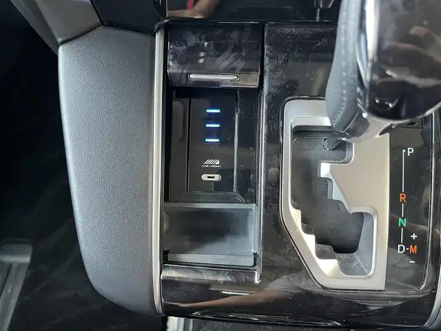トヨタ アルファード S Aパッケージ 高知県 2019(令1)年 0.7万km ブラック 純正ナビ/　Bluetooth/フルセグ/　CD/DVD/AM/FM/ビルトインETC/両側パワースライドドア/LEDヘッドライト/3列目シート/オットマン/バックカメラ/プッシュスタート/スマートキー/純正18インチアルミホイール/フロアマット/コーナーセンサー/MTモード付AT/オートマチックハイビーム/オートライト/衝突被害軽減システム/盗難防止装置