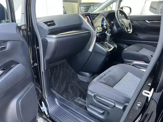 トヨタ アルファード S Aパッケージ 高知県 2019(令1)年 0.7万km ブラック 純正ナビ/　Bluetooth/フルセグ/　CD/DVD/AM/FM/ビルトインETC/両側パワースライドドア/LEDヘッドライト/3列目シート/オットマン/バックカメラ/プッシュスタート/スマートキー/純正18インチアルミホイール/フロアマット/コーナーセンサー/MTモード付AT/オートマチックハイビーム/オートライト/衝突被害軽減システム/盗難防止装置