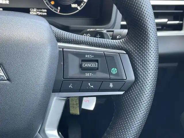 三菱 アウトランダー ＰＨＥＶ G 東京都 2022(令4)年 5.7万km スターリングシルバーM 純正ナビ/マルチアラウンドモニター/衝突被害軽減/後側方車両検知警報/マイパイロット/シートヒーター/パワーシート/パワーバックドア/ワイヤレス充電器/ステアリングスイッチ/スマートキー