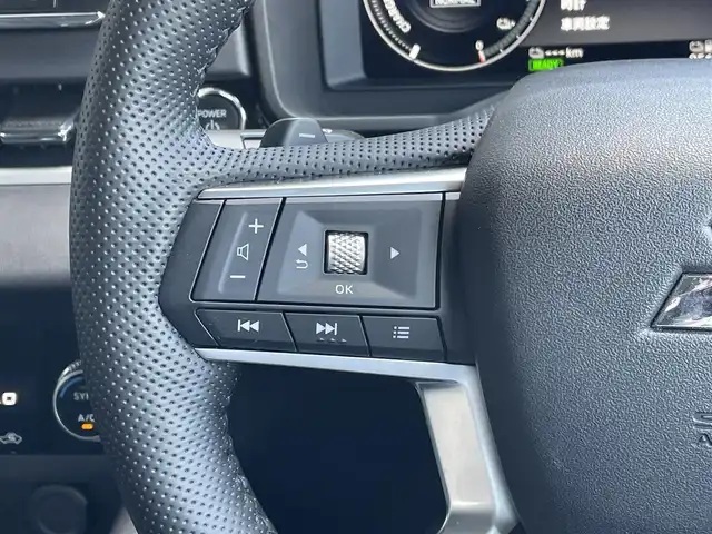 三菱 アウトランダー ＰＨＥＶ G 東京都 2022(令4)年 5.7万km スターリングシルバーM 純正ナビ/マルチアラウンドモニター/衝突被害軽減/後側方車両検知警報/マイパイロット/シートヒーター/パワーシート/パワーバックドア/ワイヤレス充電器/ステアリングスイッチ/スマートキー
