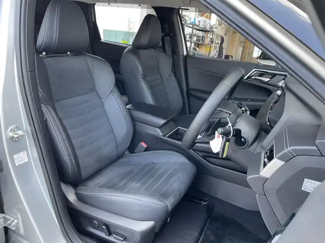 三菱 アウトランダー ＰＨＥＶ G 東京都 2022(令4)年 5.7万km スターリングシルバーM 純正ナビ/マルチアラウンドモニター/衝突被害軽減/後側方車両検知警報/マイパイロット/シートヒーター/パワーシート/パワーバックドア/ワイヤレス充電器/ステアリングスイッチ/スマートキー