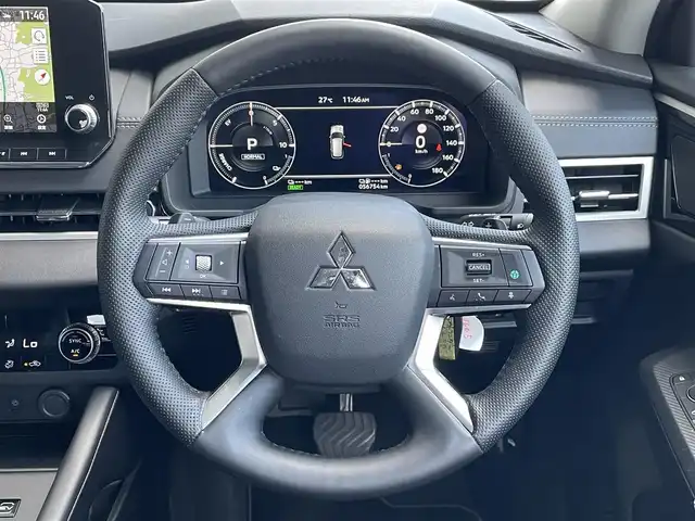 三菱 アウトランダー ＰＨＥＶ G 東京都 2022(令4)年 5.7万km スターリングシルバーM 純正ナビ/マルチアラウンドモニター/衝突被害軽減/後側方車両検知警報/マイパイロット/シートヒーター/パワーシート/パワーバックドア/ワイヤレス充電器/ステアリングスイッチ/スマートキー