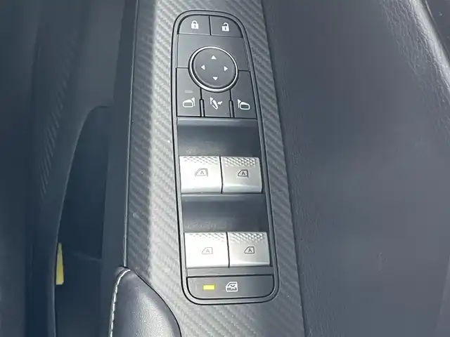 三菱 アウトランダー ＰＨＥＶ G 東京都 2022(令4)年 5.7万km スターリングシルバーM 純正ナビ/マルチアラウンドモニター/衝突被害軽減/後側方車両検知警報/マイパイロット/シートヒーター/パワーシート/パワーバックドア/ワイヤレス充電器/ステアリングスイッチ/スマートキー
