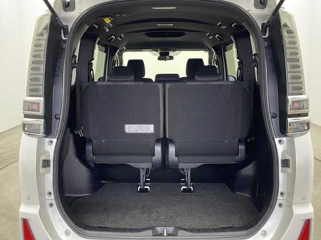 トヨタ ヴォクシー ZS 栃木県 2019(平31)年 6.8万km ホワイトパールクリスタルシャイン トヨタセーフティセンス/・プリクラッシュセーフティ/・レーンディパーチャーアラート/・オートマチックハイビーム/・先行車発進アラーム/レンタアップ/社外ナビ/（CD/DVD/BT/TV/AM/FM/SD)/LEDヘッドライト/アイドリングストップ/両側パワースライドドア/オートエアコン/オートライト/ETC/電動格納ミラー/純正さサイドバイザー/フォグライト/USB給電/スマートキー/プッシュスタート/革巻きステアリング/ステアリングスイッチ