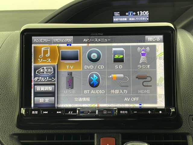 トヨタ ヴォクシー ZS 栃木県 2019(平31)年 6.8万km ホワイトパールクリスタルシャイン トヨタセーフティセンス/・プリクラッシュセーフティ/・レーンディパーチャーアラート/・オートマチックハイビーム/・先行車発進アラーム/レンタアップ/社外ナビ/（CD/DVD/BT/TV/AM/FM/SD)/LEDヘッドライト/アイドリングストップ/両側パワースライドドア/オートエアコン/オートライト/ETC/電動格納ミラー/純正さサイドバイザー/フォグライト/USB給電/スマートキー/プッシュスタート/革巻きステアリング/ステアリングスイッチ
