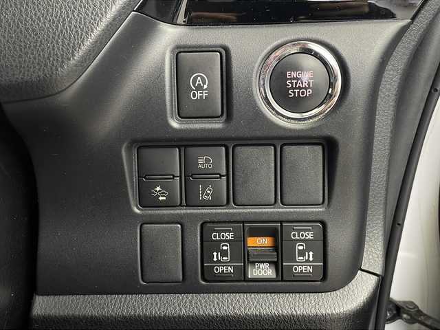 トヨタ ヴォクシー ZS 栃木県 2019(平31)年 6.8万km ホワイトパールクリスタルシャイン トヨタセーフティセンス/・プリクラッシュセーフティ/・レーンディパーチャーアラート/・オートマチックハイビーム/・先行車発進アラーム/レンタアップ/社外ナビ/（CD/DVD/BT/TV/AM/FM/SD)/LEDヘッドライト/アイドリングストップ/両側パワースライドドア/オートエアコン/オートライト/ETC/電動格納ミラー/純正さサイドバイザー/フォグライト/USB給電/スマートキー/プッシュスタート/革巻きステアリング/ステアリングスイッチ