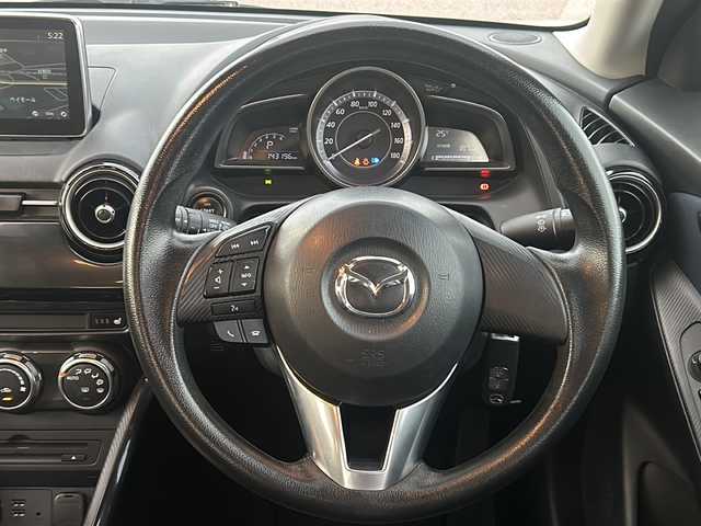 マツダ デミオ 13S 石川県 2016(平28)年 14.4万km ソウルレッドプレミアムメタリック スマートシティブレーキサポート/・衝突回避/・衝突軽減ブレーキ/純正SDナビゲーション/【Bluetooth・フルセグTV・SD・CD・DVD・AUX】/前方ドライブレコーダー/ビルトインETC/バックカメラ/前席ヒートシーター/LEDヘッドライト/・オートライト/エンジンプッシュスタート/・スマートキー/・スペアキー/マツダi-stop/純正マット/サマータイヤ車載/保証書/取扱説明書