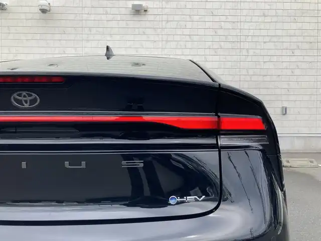 トヨタ プリウス U 静岡県 2023(令5)年 1.5万km アティチュードブラックマイカ トヨタセーフティセンス/純正8インチディスプレイオーディオ/　AM FM Bluetooth Miracast/フルセグTV/パノラミックビューモニター/ステアリングヒーター/ETC2.0/ブラインドスポットモニタリング/電動パーキングブレーキ/オートブレーキホールド/LEDヘッドライト/AC100V/純正フロアマット/スマートキー