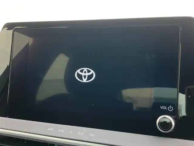 トヨタ プリウス U 静岡県 2023(令5)年 1.5万km アティチュードブラックマイカ トヨタセーフティセンス/純正8インチディスプレイオーディオ/　AM FM Bluetooth Miracast/フルセグTV/パノラミックビューモニター/ステアリングヒーター/ETC2.0/ブラインドスポットモニタリング/電動パーキングブレーキ/オートブレーキホールド/LEDヘッドライト/AC100V/純正フロアマット/スマートキー