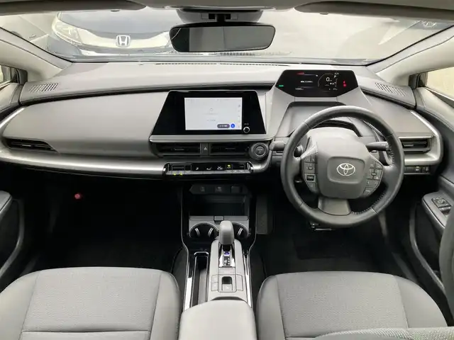 トヨタ プリウス U 静岡県 2023(令5)年 1.5万km アティチュードブラックマイカ トヨタセーフティセンス/純正8インチディスプレイオーディオ/　AM FM Bluetooth Miracast/フルセグTV/パノラミックビューモニター/ステアリングヒーター/ETC2.0/ブラインドスポットモニタリング/電動パーキングブレーキ/オートブレーキホールド/LEDヘッドライト/AC100V/純正フロアマット/スマートキー