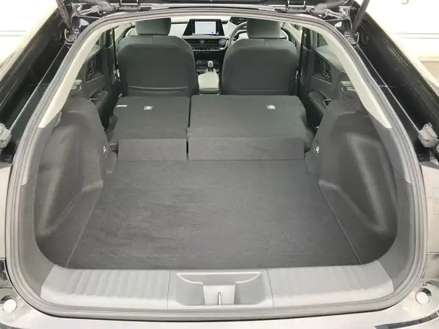 トヨタ プリウス U 静岡県 2023(令5)年 1.5万km アティチュードブラックマイカ トヨタセーフティセンス/純正8インチディスプレイオーディオ/　AM FM Bluetooth Miracast/フルセグTV/パノラミックビューモニター/ステアリングヒーター/ETC2.0/ブラインドスポットモニタリング/電動パーキングブレーキ/オートブレーキホールド/LEDヘッドライト/AC100V/純正フロアマット/スマートキー