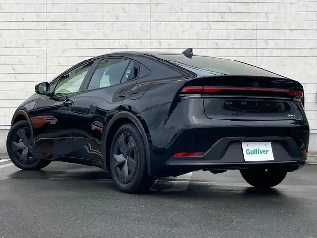 トヨタ プリウス U 静岡県 2023(令5)年 1.5万km アティチュードブラックマイカ トヨタセーフティセンス/純正8インチディスプレイオーディオ/　AM FM Bluetooth Miracast/フルセグTV/パノラミックビューモニター/ステアリングヒーター/ETC2.0/ブラインドスポットモニタリング/電動パーキングブレーキ/オートブレーキホールド/LEDヘッドライト/AC100V/純正フロアマット/スマートキー