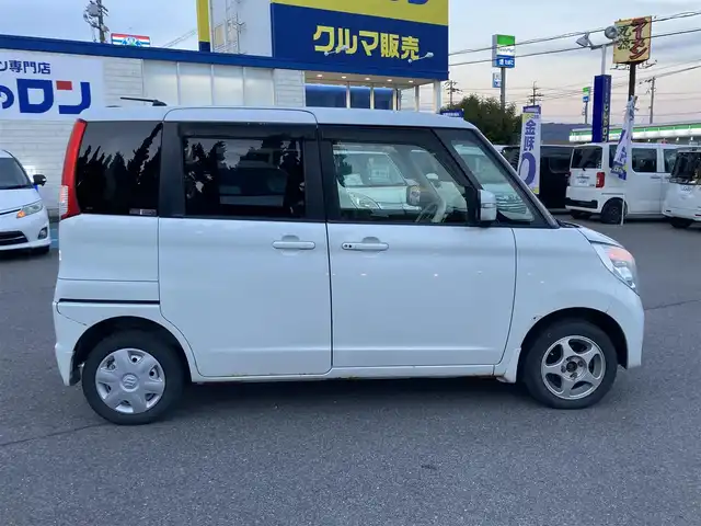 スズキ パレット リミテッドⅡ 和歌山県 2013(平25)年 9.9万km パールホワイト (株)IDOMが運営する【じしゃロン和歌山店】の自社ローン対象車両になります。こちらは現金ご利用時の価格です。/自社ローンご希望の方は別途その旨お申付け下さい。/４WD/社外オーディオ/純正ホイールキャップ/純正フロアマット/シートヒーター/両側パワースライドドア/電動格納ミラー/オートライト/ドアバイザー