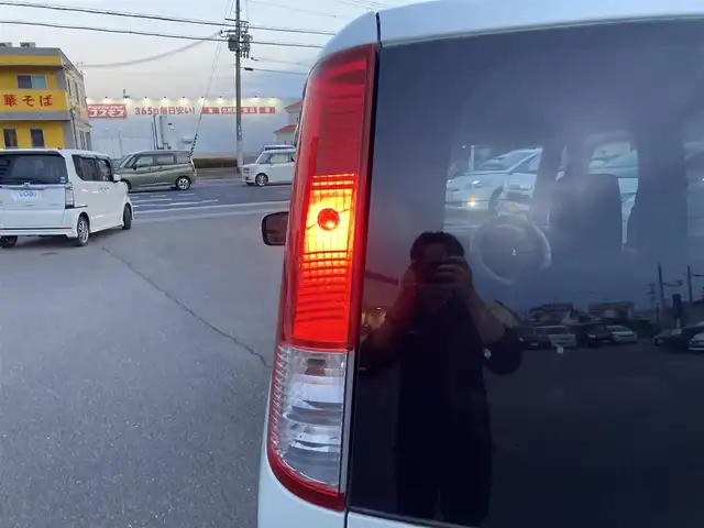 スズキ パレット リミテッドⅡ 和歌山県 2013(平25)年 9.9万km パールホワイト (株)IDOMが運営する【じしゃロン和歌山店】の自社ローン対象車両になります。こちらは現金ご利用時の価格です。/自社ローンご希望の方は別途その旨お申付け下さい。/４WD/社外オーディオ/純正ホイールキャップ/純正フロアマット/シートヒーター/両側パワースライドドア/電動格納ミラー/オートライト/ドアバイザー