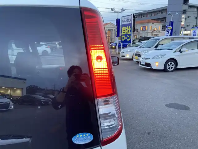 スズキ パレット リミテッドⅡ 和歌山県 2013(平25)年 9.9万km パールホワイト (株)IDOMが運営する【じしゃロン和歌山店】の自社ローン対象車両になります。こちらは現金ご利用時の価格です。/自社ローンご希望の方は別途その旨お申付け下さい。/４WD/社外オーディオ/純正ホイールキャップ/純正フロアマット/シートヒーター/両側パワースライドドア/電動格納ミラー/オートライト/ドアバイザー