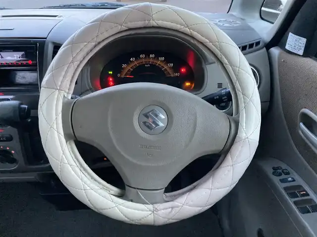 スズキ パレット リミテッドⅡ 和歌山県 2013(平25)年 9.9万km パールホワイト (株)IDOMが運営する【じしゃロン和歌山店】の自社ローン対象車両になります。こちらは現金ご利用時の価格です。/自社ローンご希望の方は別途その旨お申付け下さい。/４WD/社外オーディオ/純正ホイールキャップ/純正フロアマット/シートヒーター/両側パワースライドドア/電動格納ミラー/オートライト/ドアバイザー