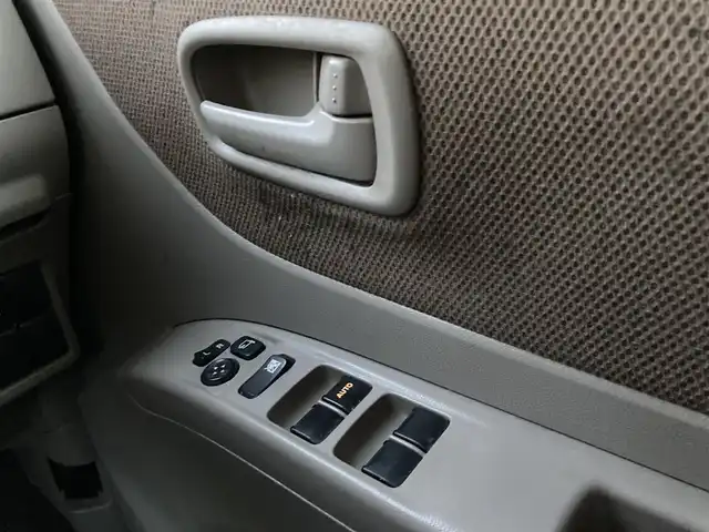 スズキ パレット リミテッドⅡ 和歌山県 2013(平25)年 9.9万km パールホワイト (株)IDOMが運営する【じしゃロン和歌山店】の自社ローン対象車両になります。こちらは現金ご利用時の価格です。/自社ローンご希望の方は別途その旨お申付け下さい。/４WD/社外オーディオ/純正ホイールキャップ/純正フロアマット/シートヒーター/両側パワースライドドア/電動格納ミラー/オートライト/ドアバイザー