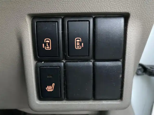 スズキ パレット リミテッドⅡ 和歌山県 2013(平25)年 9.9万km パールホワイト (株)IDOMが運営する【じしゃロン和歌山店】の自社ローン対象車両になります。こちらは現金ご利用時の価格です。/自社ローンご希望の方は別途その旨お申付け下さい。/４WD/社外オーディオ/純正ホイールキャップ/純正フロアマット/シートヒーター/両側パワースライドドア/電動格納ミラー/オートライト/ドアバイザー