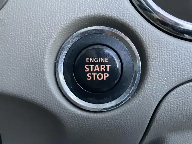 スズキ パレット リミテッドⅡ 和歌山県 2013(平25)年 9.9万km パールホワイト (株)IDOMが運営する【じしゃロン和歌山店】の自社ローン対象車両になります。こちらは現金ご利用時の価格です。/自社ローンご希望の方は別途その旨お申付け下さい。/４WD/社外オーディオ/純正ホイールキャップ/純正フロアマット/シートヒーター/両側パワースライドドア/電動格納ミラー/オートライト/ドアバイザー