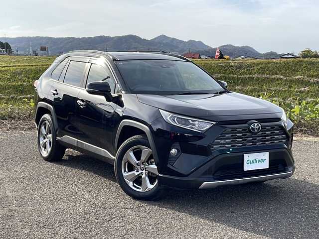 トヨタ ＲＡＶ４ ハイブリッドG 新潟県 2019(令1)年 5.8万km アティチュードブラックマイカ 4WD/純正9インチSDナビ(NSZT-Y68T)/CD/DVD/BT/フルセグテレビ/バックカメラ/ETC/ドライブレコーダー/衝突被害軽減ブレーキ/レーンキープアシスト/レーダークルーズコントロール/サンルーフ/革シート/運転席パワーシート/シートヒーター /ステアリングヒーター/ステアリングスイッチ/パワーバックドア/コーナーセンサー/スマートキー/プッシュスタート/LEDヘッドライト/オートライト/オートハイビーム/フォグランプ/純正18インチアルミホイール