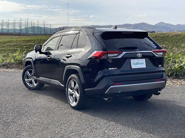 トヨタ ＲＡＶ４ ハイブリッドG 新潟県 2019(令1)年 5.8万km アティチュードブラックマイカ 4WD/純正9インチSDナビ(NSZT-Y68T)/CD/DVD/BT/フルセグテレビ/バックカメラ/ETC/ドライブレコーダー/衝突被害軽減ブレーキ/レーンキープアシスト/レーダークルーズコントロール/サンルーフ/革シート/運転席パワーシート/シートヒーター /ステアリングヒーター/ステアリングスイッチ/パワーバックドア/コーナーセンサー/スマートキー/プッシュスタート/LEDヘッドライト/オートライト/オートハイビーム/フォグランプ/純正18インチアルミホイール