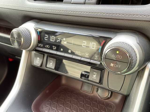 トヨタ ＲＡＶ４ ハイブリッドG 新潟県 2019(令1)年 5.8万km アティチュードブラックマイカ 4WD/純正9インチSDナビ(NSZT-Y68T)/CD/DVD/BT/フルセグテレビ/バックカメラ/ETC/ドライブレコーダー/衝突被害軽減ブレーキ/レーンキープアシスト/レーダークルーズコントロール/サンルーフ/革シート/運転席パワーシート/シートヒーター /ステアリングヒーター/ステアリングスイッチ/パワーバックドア/コーナーセンサー/スマートキー/プッシュスタート/LEDヘッドライト/オートライト/オートハイビーム/フォグランプ/純正18インチアルミホイール