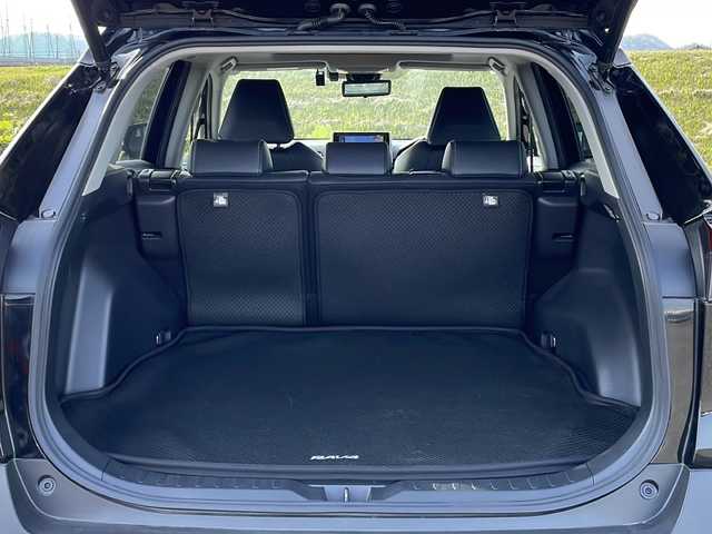 トヨタ ＲＡＶ４ ハイブリッドG 新潟県 2019(令1)年 5.8万km アティチュードブラックマイカ 4WD/純正9インチSDナビ(NSZT-Y68T)/CD/DVD/BT/フルセグテレビ/バックカメラ/ETC/ドライブレコーダー/衝突被害軽減ブレーキ/レーンキープアシスト/レーダークルーズコントロール/サンルーフ/革シート/運転席パワーシート/シートヒーター /ステアリングヒーター/ステアリングスイッチ/パワーバックドア/コーナーセンサー/スマートキー/プッシュスタート/LEDヘッドライト/オートライト/オートハイビーム/フォグランプ/純正18インチアルミホイール