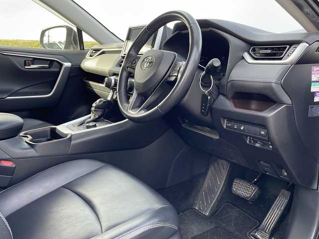 トヨタ ＲＡＶ４ ハイブリッドG 新潟県 2019(令1)年 5.8万km アティチュードブラックマイカ 4WD/純正9インチSDナビ(NSZT-Y68T)/CD/DVD/BT/フルセグテレビ/バックカメラ/ETC/ドライブレコーダー/衝突被害軽減ブレーキ/レーンキープアシスト/レーダークルーズコントロール/サンルーフ/革シート/運転席パワーシート/シートヒーター /ステアリングヒーター/ステアリングスイッチ/パワーバックドア/コーナーセンサー/スマートキー/プッシュスタート/LEDヘッドライト/オートライト/オートハイビーム/フォグランプ/純正18インチアルミホイール