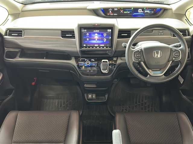 ホンダ フリード＋ ハイブリット G 静岡県 2023(令5)年 3.8万km スーパープラチナグレーメタリック 純正メモリナビ/・CD/・DVD/・フルセグＴＶ/・Bluetooth/・USB/・AM/・FM/主要装備/・両側パワスラ/・衝突軽減/・レーンキープ/・追従クルコン/・バックカメラ/・ETC/・ドラレコ前後/・ステリモ/・ハーフレザーシート/・シートヒーターD/N席/・LEDヘッドライト/・オートライト/・スマートキー/・プッシュスタート/・スペアキー1本/・純正フロアマット