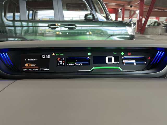 ホンダ フリード＋ ハイブリット G 静岡県 2023(令5)年 3.8万km スーパープラチナグレーメタリック 純正メモリナビ/・CD/・DVD/・フルセグＴＶ/・Bluetooth/・USB/・AM/・FM/主要装備/・両側パワスラ/・衝突軽減/・レーンキープ/・追従クルコン/・バックカメラ/・ETC/・ドラレコ前後/・ステリモ/・ハーフレザーシート/・シートヒーターD/N席/・LEDヘッドライト/・オートライト/・スマートキー/・プッシュスタート/・スペアキー1本/・純正フロアマット