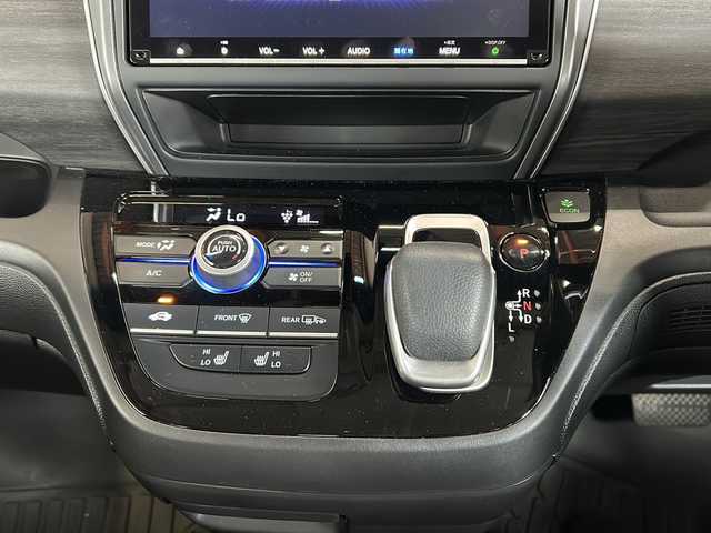 ホンダ フリード＋ ハイブリット G 静岡県 2023(令5)年 3.8万km スーパープラチナグレーメタリック 純正メモリナビ/・CD/・DVD/・フルセグＴＶ/・Bluetooth/・USB/・AM/・FM/主要装備/・両側パワスラ/・衝突軽減/・レーンキープ/・追従クルコン/・バックカメラ/・ETC/・ドラレコ前後/・ステリモ/・ハーフレザーシート/・シートヒーターD/N席/・LEDヘッドライト/・オートライト/・スマートキー/・プッシュスタート/・スペアキー1本/・純正フロアマット