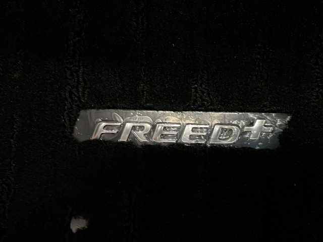 ホンダ フリード＋ ハイブリット G 静岡県 2023(令5)年 3.8万km スーパープラチナグレーメタリック 純正メモリナビ/・CD/・DVD/・フルセグＴＶ/・Bluetooth/・USB/・AM/・FM/主要装備/・両側パワスラ/・衝突軽減/・レーンキープ/・追従クルコン/・バックカメラ/・ETC/・ドラレコ前後/・ステリモ/・ハーフレザーシート/・シートヒーターD/N席/・LEDヘッドライト/・オートライト/・スマートキー/・プッシュスタート/・スペアキー1本/・純正フロアマット