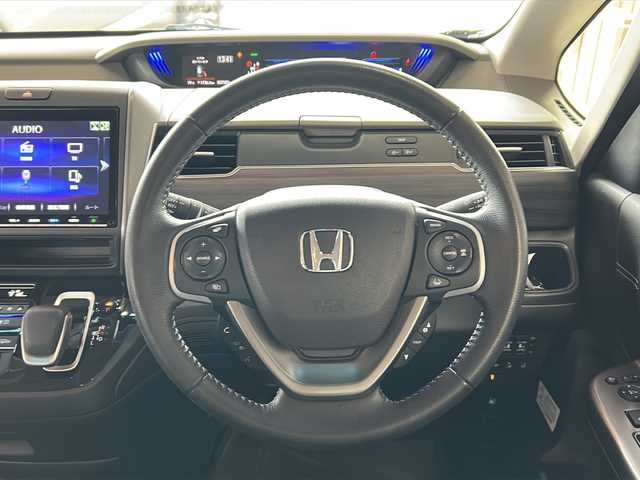 ホンダ フリード＋ ハイブリット G 静岡県 2023(令5)年 3.8万km スーパープラチナグレーメタリック 純正メモリナビ/・CD/・DVD/・フルセグＴＶ/・Bluetooth/・USB/・AM/・FM/主要装備/・両側パワスラ/・衝突軽減/・レーンキープ/・追従クルコン/・バックカメラ/・ETC/・ドラレコ前後/・ステリモ/・ハーフレザーシート/・シートヒーターD/N席/・LEDヘッドライト/・オートライト/・スマートキー/・プッシュスタート/・スペアキー1本/・純正フロアマット