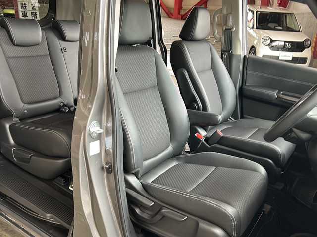 ホンダ フリード＋ ハイブリット G 静岡県 2023(令5)年 3.8万km スーパープラチナグレーメタリック 純正メモリナビ/・CD/・DVD/・フルセグＴＶ/・Bluetooth/・USB/・AM/・FM/主要装備/・両側パワスラ/・衝突軽減/・レーンキープ/・追従クルコン/・バックカメラ/・ETC/・ドラレコ前後/・ステリモ/・ハーフレザーシート/・シートヒーターD/N席/・LEDヘッドライト/・オートライト/・スマートキー/・プッシュスタート/・スペアキー1本/・純正フロアマット