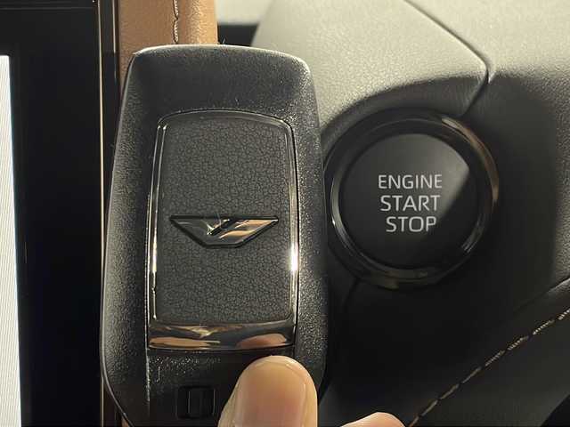 トヨタ ヴェルファイア Z プレミア 広島県 2024(令6)年 0.1万km プラチナホワイトパールマイカ 左右独立型ムーンルーフ/純正14型ディスプレイオーディオ/デジタルインナーミラー/ユニバーサルステップ/パノラミックビューモニター/ナッパレザーシート/パワーシート/シートヒーター/ベンチレーション/パワーオットマン/パワーバックドア/ステアリングヒーター/ブラインドスポットモニター/アドバンストパーク/パーキングサポートブレーキ/セーフティセンス/・プリクラッシュセーフティ/・レーントレーシングアシスト/・レーンディパーチャーアラート/・レーダークルーズコントロール/・アダプティブハイビーム/・プロアクティブドライビングアシスト/・フロントクロストラフィックアラート/・レーンチェンジアシスト/3眼LEDヘッドランプ/純正19インチAW/ETC2.0/ワイヤレス充電/AC100V/100W電源/USB/HDMI入力端子