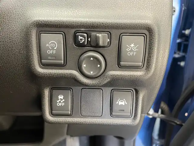 日産 ノート X 兵庫県 2017(平29)年 5.9万km シャイニングブルー 純正メモリーナビ/（フルセグ、CD、BT、MSV、AUX、IPOD）/ドライブレコーダー/バックカメラ/エマージェンシーブレーキ/アイドリングストップ/LDA/スマートキー/ワンオーナー/ISOFIX/純正マット/バイザー/LEDヘッドライト/オートライト/取扱説明書/保証書