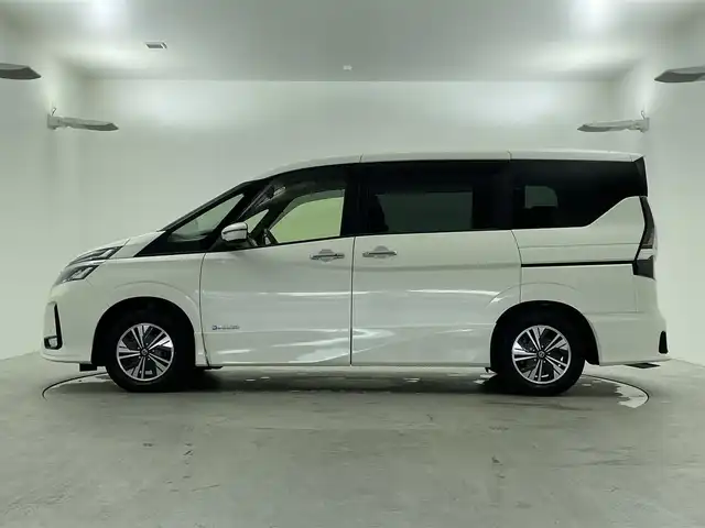 日産 セレナ e－パワー ハイウェイスター V 福井県 2022(令4)年 3.8万km ブリリアントホワイトパール 純正10インチSDナビ/（フルセグTV/AM/FM/CD/DVD/BT/SD/HDMI）/全周囲モニター/デジタルインナーミラー/ブラインドスポットモニター/プロパイロット/フロント、バックソナー/電動パーキングブレーキ/オートブレーキホールド/両側パワースライドドア/ETC/前後ドライブレコーダー/スマートキー（スペア1本）/取扱説明書/保証書