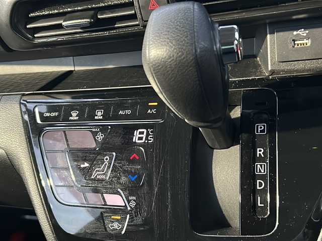 日産 ルークス ハイウェイスター X 茨城県 2020(令2)年 3.9万km ホワイトパール 社外SDナビ/CD/DVD/フルセグTV/Bluetooth/全方位カメラ/バックカメラ/サイドカメラ/フロントカメラ/LEDオートライト/オートマチックハイビーム/純正14インチアルミホイール/純正フロアマット/アイドリングストップ/スマートキー/ETC/コーナーセンサー/盗難防止装置/衝突被害軽減システム/禁煙車