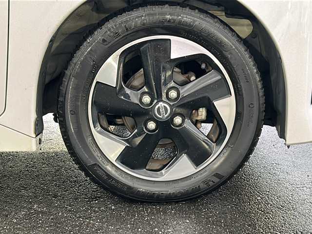 日産 ルークス ハイウェイスター X 茨城県 2020(令2)年 3.9万km ホワイトパール 社外SDナビ/CD/DVD/フルセグTV/Bluetooth/全方位カメラ/バックカメラ/サイドカメラ/フロントカメラ/LEDオートライト/オートマチックハイビーム/純正14インチアルミホイール/純正フロアマット/アイドリングストップ/スマートキー/ETC/コーナーセンサー/盗難防止装置/衝突被害軽減システム/禁煙車