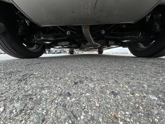 トヨタ プリウス U 岩手県 2023(令5)年 0.5万km プラチナホワイトパールマイカ 寒冷地仕様　ナビ　フルセグ　全周囲　ビルドインＥＴＣ２．０　レーダークルーズ　ＢＳＭ　ステアリングスイッチ　ステアリングヒーター　シートヒーター　ＡＣ１００Ｖ　ヒーター付電格ミラー　オートＬＥＤライト