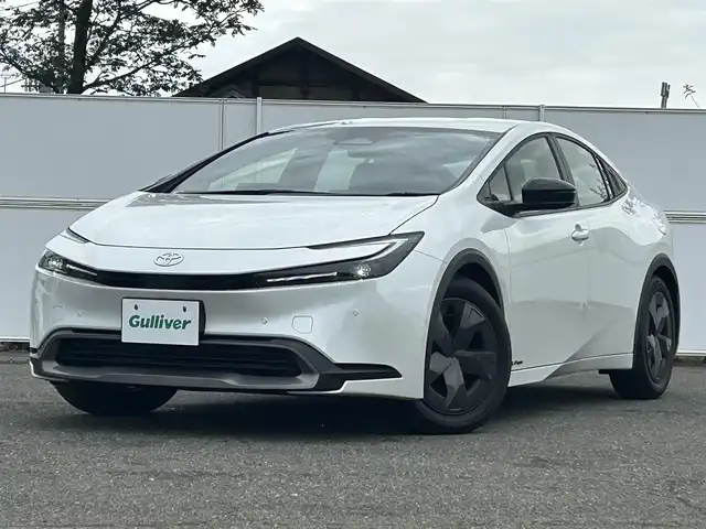 トヨタ プリウス U 岩手県 2023(令5)年 0.5万km プラチナホワイトパールマイカ 寒冷地仕様　ナビ　フルセグ　全周囲　ビルドインＥＴＣ２．０　レーダークルーズ　ＢＳＭ　ステアリングスイッチ　ステアリングヒーター　シートヒーター　ＡＣ１００Ｖ　ヒーター付電格ミラー　オートＬＥＤライト