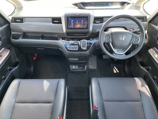 ホンダ フリード ハイブリット G 神奈川県 2023(令5)年 1.1万km プレミアムクリスタルブルークリスタル 純正SDナビ　iPod/Bluetooth/CD/DVD/ワンセグTV /両側パワースライドドア /バックカメラ　/レーダークルーズコントロール　/前後ドライブレコーダー　/コーナーセンサー　/ビルトインETC　/前席シートヒーター/純正アルミホイール　/純正フロアマット