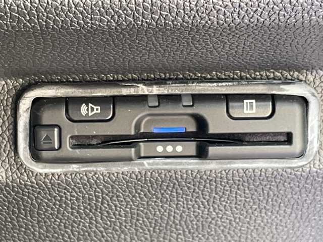 ホンダ フリード ハイブリット G 神奈川県 2023(令5)年 1.1万km プレミアムクリスタルブルークリスタル 純正SDナビ　iPod/Bluetooth/CD/DVD/ワンセグTV /両側パワースライドドア /バックカメラ　/レーダークルーズコントロール　/前後ドライブレコーダー　/コーナーセンサー　/ビルトインETC　/前席シートヒーター/純正アルミホイール　/純正フロアマット