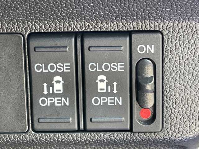 ホンダ フリード ハイブリット G 神奈川県 2023(令5)年 1.1万km プレミアムクリスタルブルークリスタル 純正SDナビ　iPod/Bluetooth/CD/DVD/ワンセグTV /両側パワースライドドア /バックカメラ　/レーダークルーズコントロール　/前後ドライブレコーダー　/コーナーセンサー　/ビルトインETC　/前席シートヒーター/純正アルミホイール　/純正フロアマット