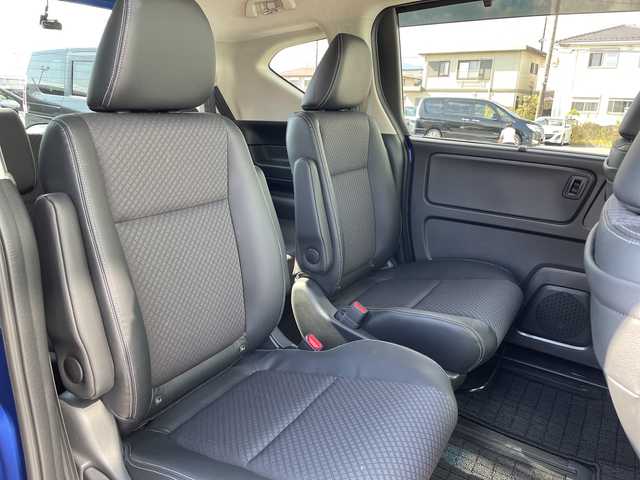 ホンダ フリード ハイブリット G 神奈川県 2023(令5)年 1.1万km プレミアムクリスタルブルークリスタル 純正SDナビ　iPod/Bluetooth/CD/DVD/ワンセグTV /両側パワースライドドア /バックカメラ　/レーダークルーズコントロール　/前後ドライブレコーダー　/コーナーセンサー　/ビルトインETC　/前席シートヒーター/純正アルミホイール　/純正フロアマット