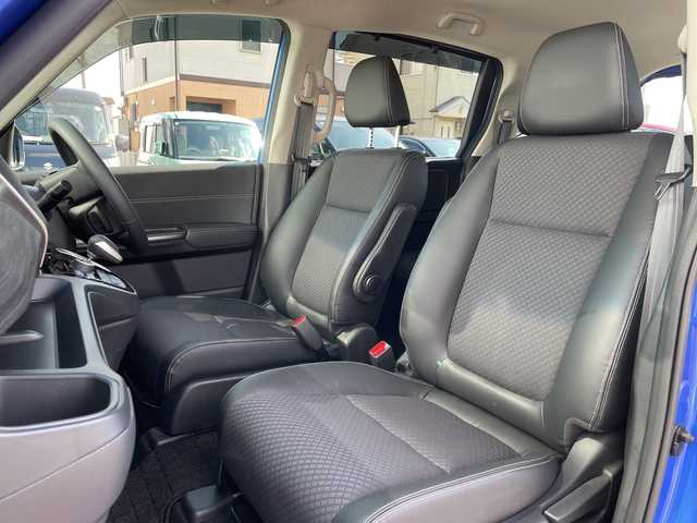 ホンダ フリード ハイブリット G 神奈川県 2023(令5)年 1.1万km プレミアムクリスタルブルークリスタル 純正SDナビ　iPod/Bluetooth/CD/DVD/ワンセグTV /両側パワースライドドア /バックカメラ　/レーダークルーズコントロール　/前後ドライブレコーダー　/コーナーセンサー　/ビルトインETC　/前席シートヒーター/純正アルミホイール　/純正フロアマット