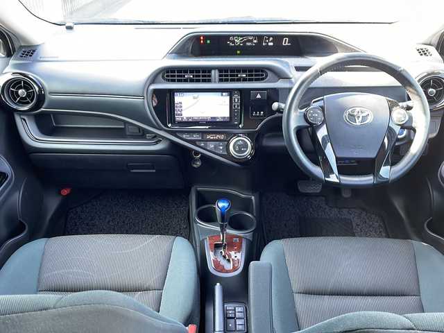 トヨタ アクア 茨城県 2017(平29)年 8万km ライムホワイトパールクリスタルシャイン ALPINEナビ/Bluetooth接続/ビルトインETC/ドライブレコーダ前後/シートヒーター/横滑り防止装置/レーンキープアシスト/衝突軽減システム/ナノイー搭載/オートライト/オートマチックハイビーム/純正LEDヘッドライト/社外15インチアルミホイール/純正フロアマット/スマートキー